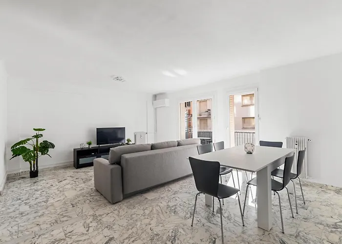 Proche Plages Et Commerces